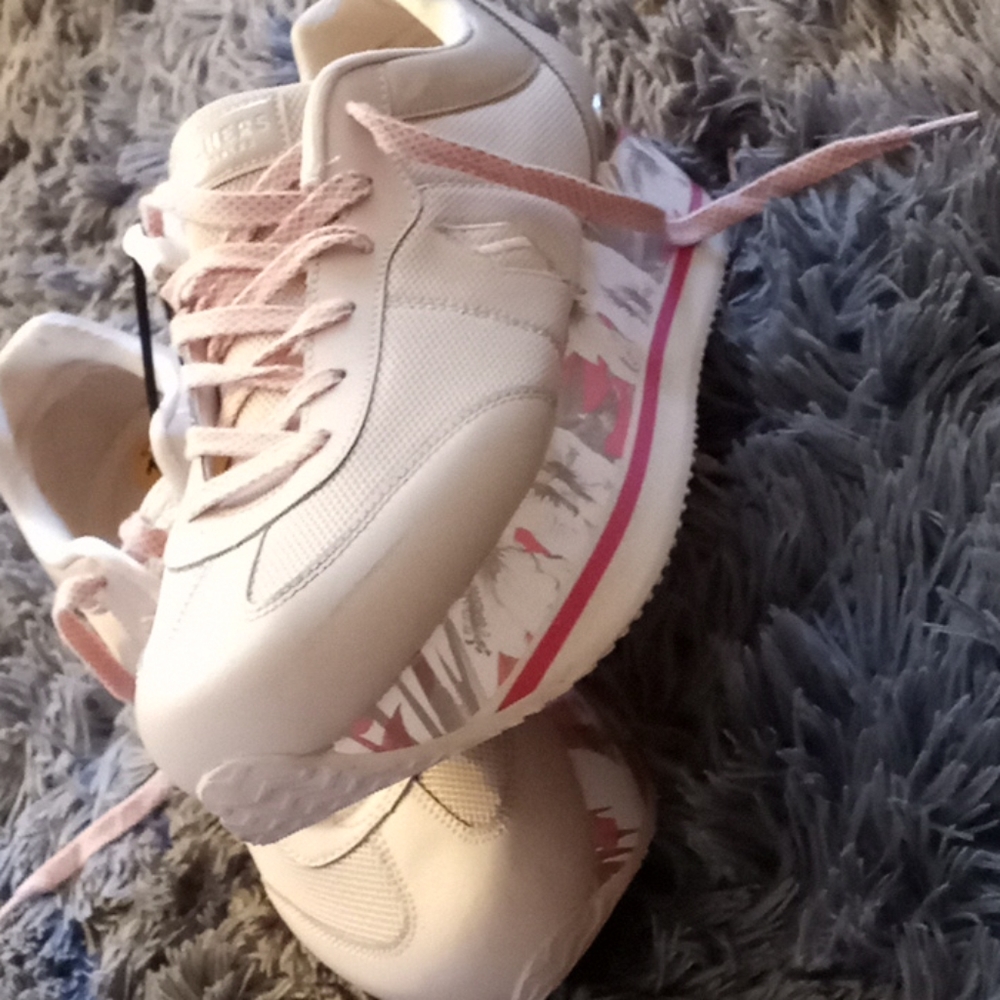 Never worn size 11 Skechers platform sneakers